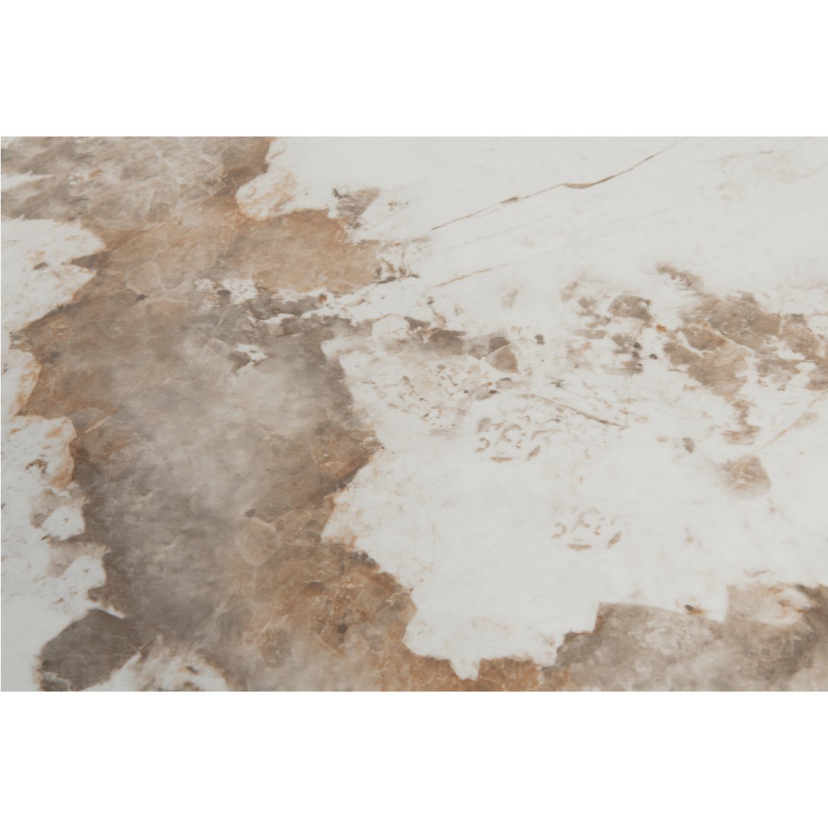 Ovale eettafel van keramisch marmer in een moderne eetkamer