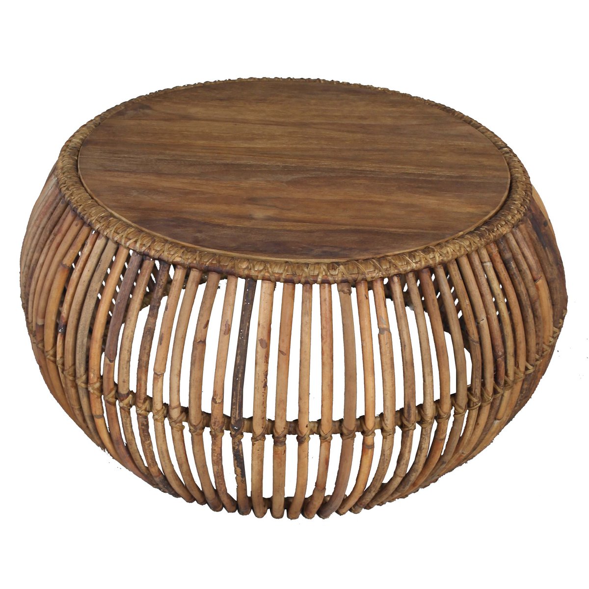 Ronde salontafel van rotan met teakhouten blad in een gezellige woonkamer