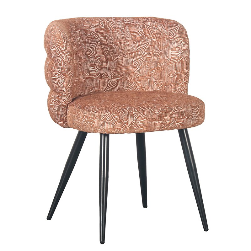 Terracotta eetkamerstoel met zachte demping in moderne eetkamer