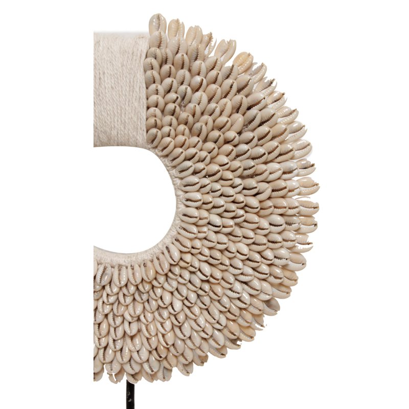 Handgemaakte Schelp Ketting op Metalen Standaard