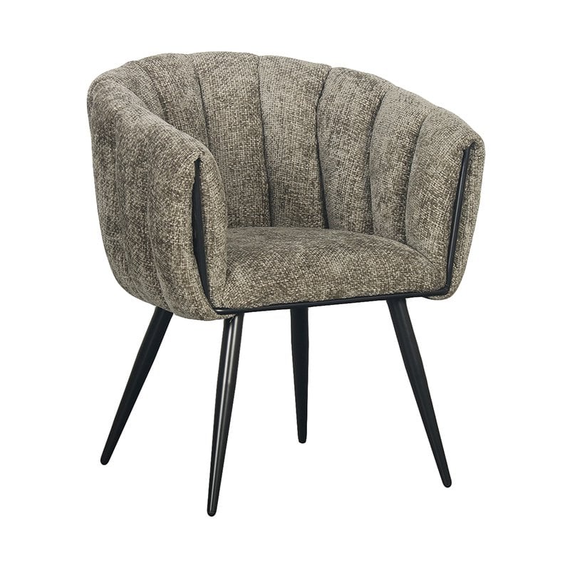 Pistachekleurige eetkamerstoel met zachte rugleuning in moderne eetkamer