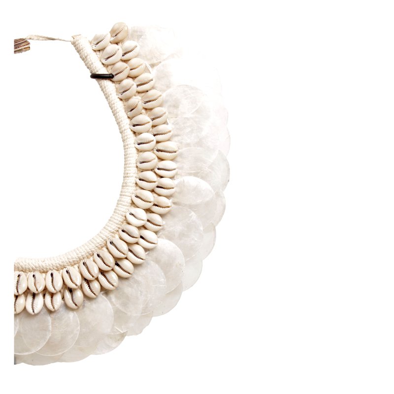 Handgemaakte Schelp Ketting op Metalen Standaard