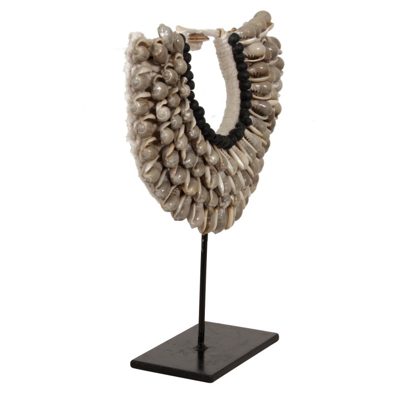 Kleine Schelp Ketting op Metalen Standaard