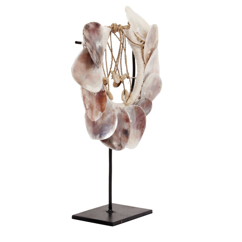 Kleine Schelp Ketting op Metalen Standaard