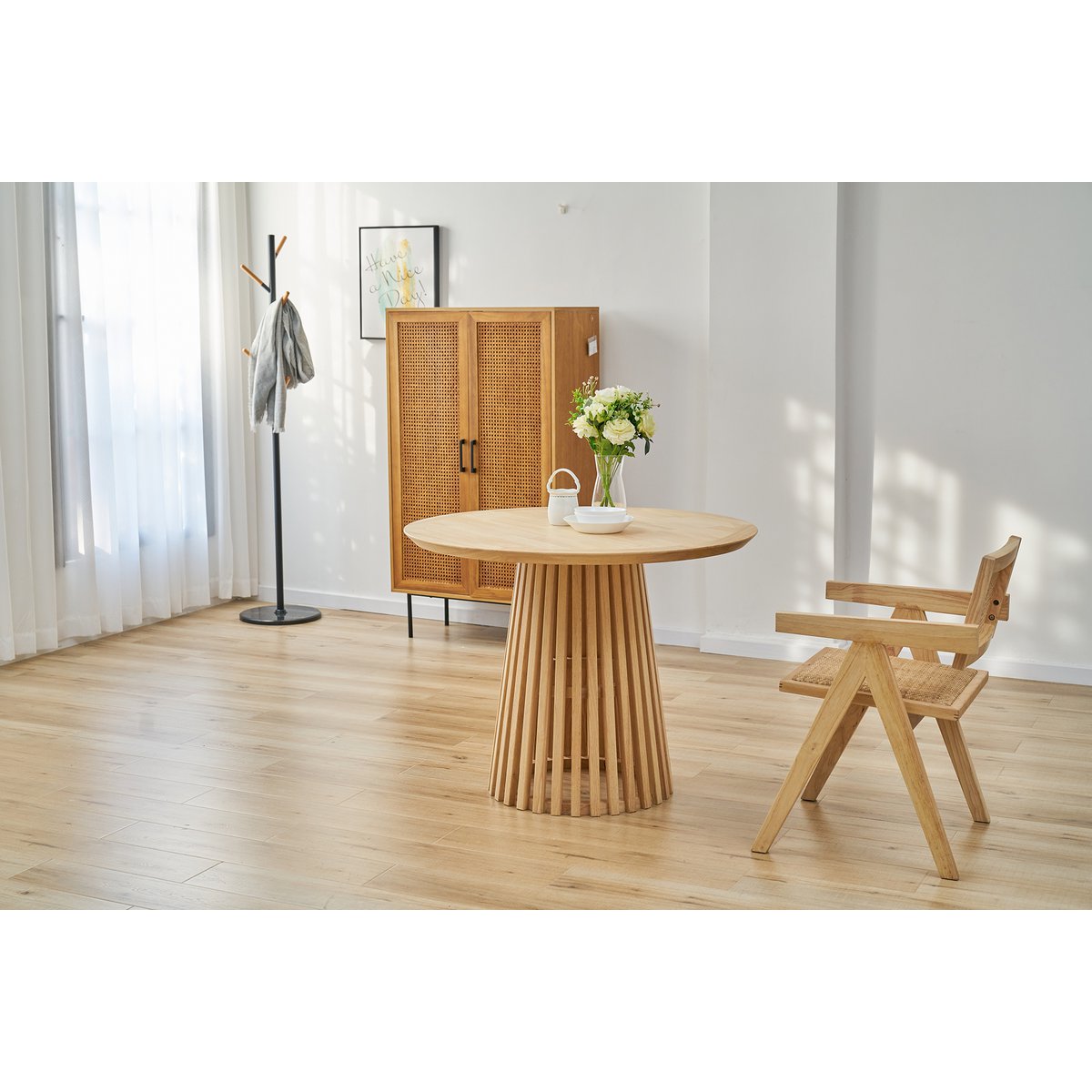 Round dining table with column frame