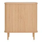 Natuurlijk MDF en pine sideboard met twee deuren in een moderne woonkamer