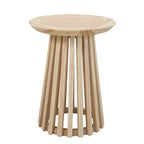 Ronde houten bijzettafel met uniek designframe in woonkamer