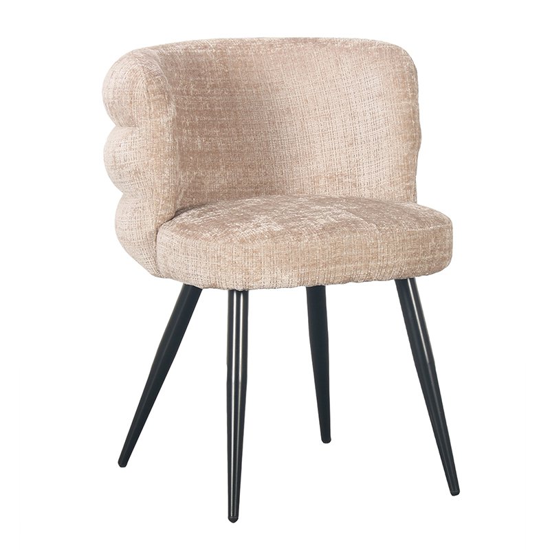 Crèmekleurige eetkamerstoelen in een moderne eetkamer