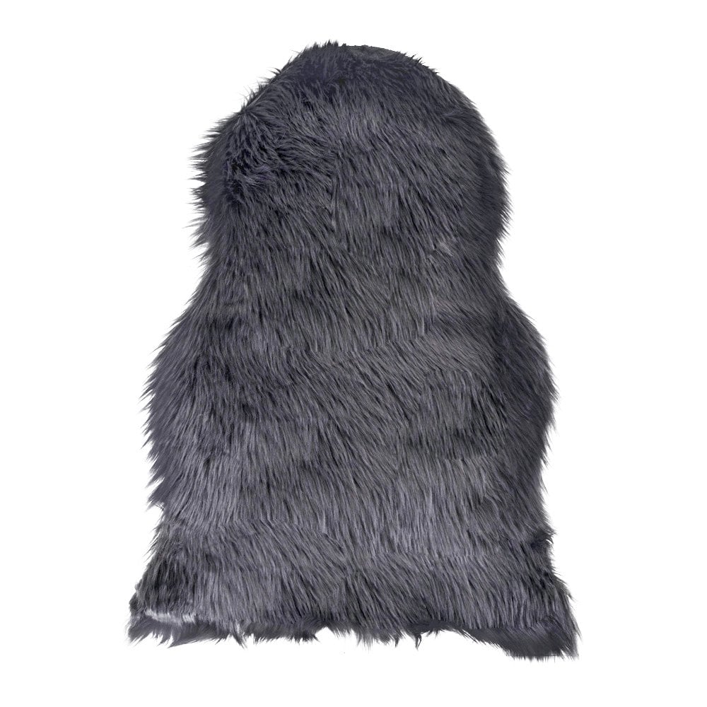 Grijs kunstmatig lamsvachtkleed op houten vloer