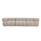 Beige 4-zits bank in moderne woonkamer