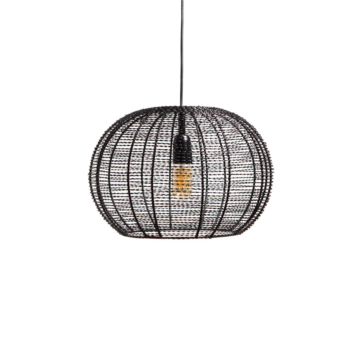 Mat zwarte hanglamp met metalen kap in moderne ruimte