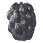 Zwarte keramische vaas in moderne woonkamer