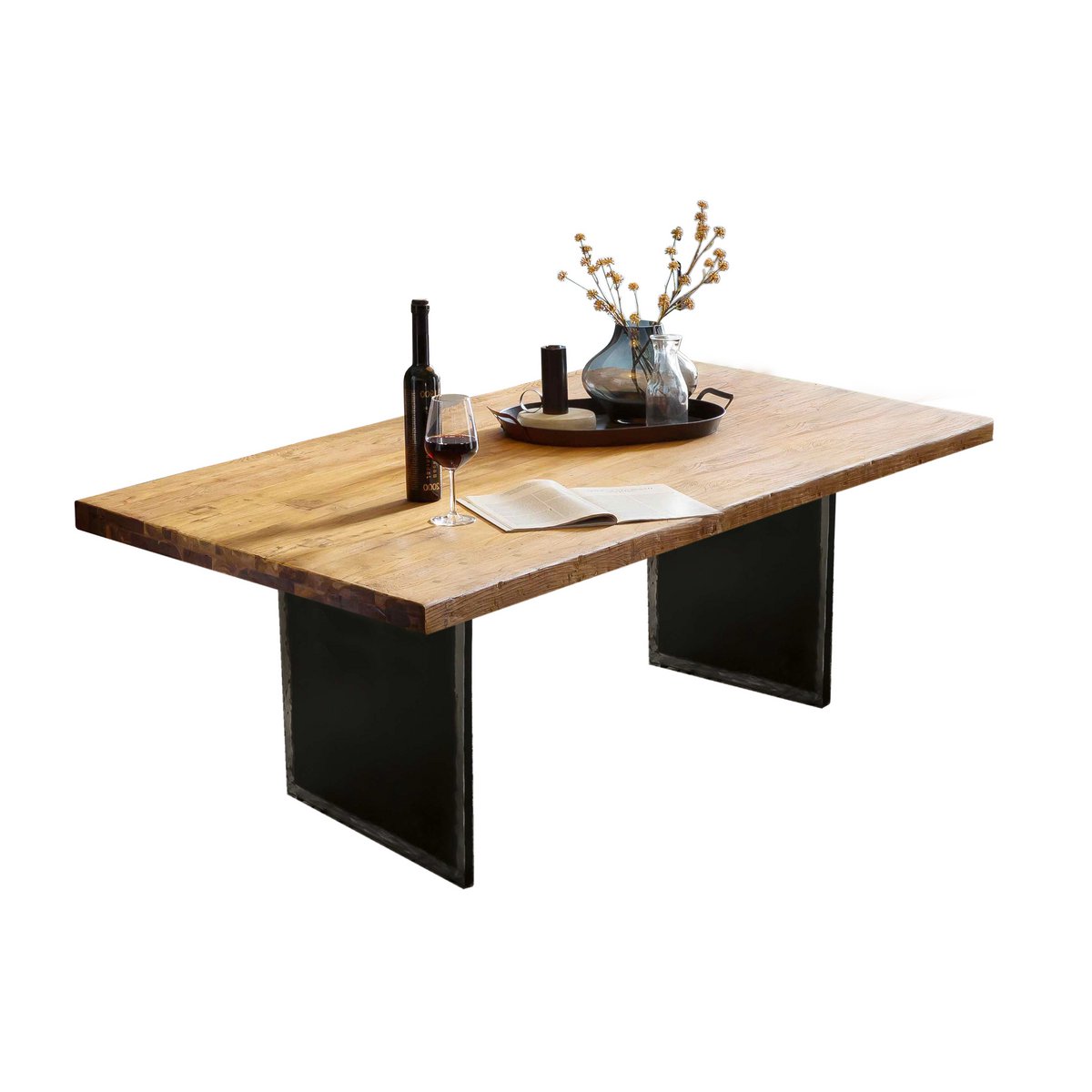 Houten eettafel met metalen frame in industriële stijl