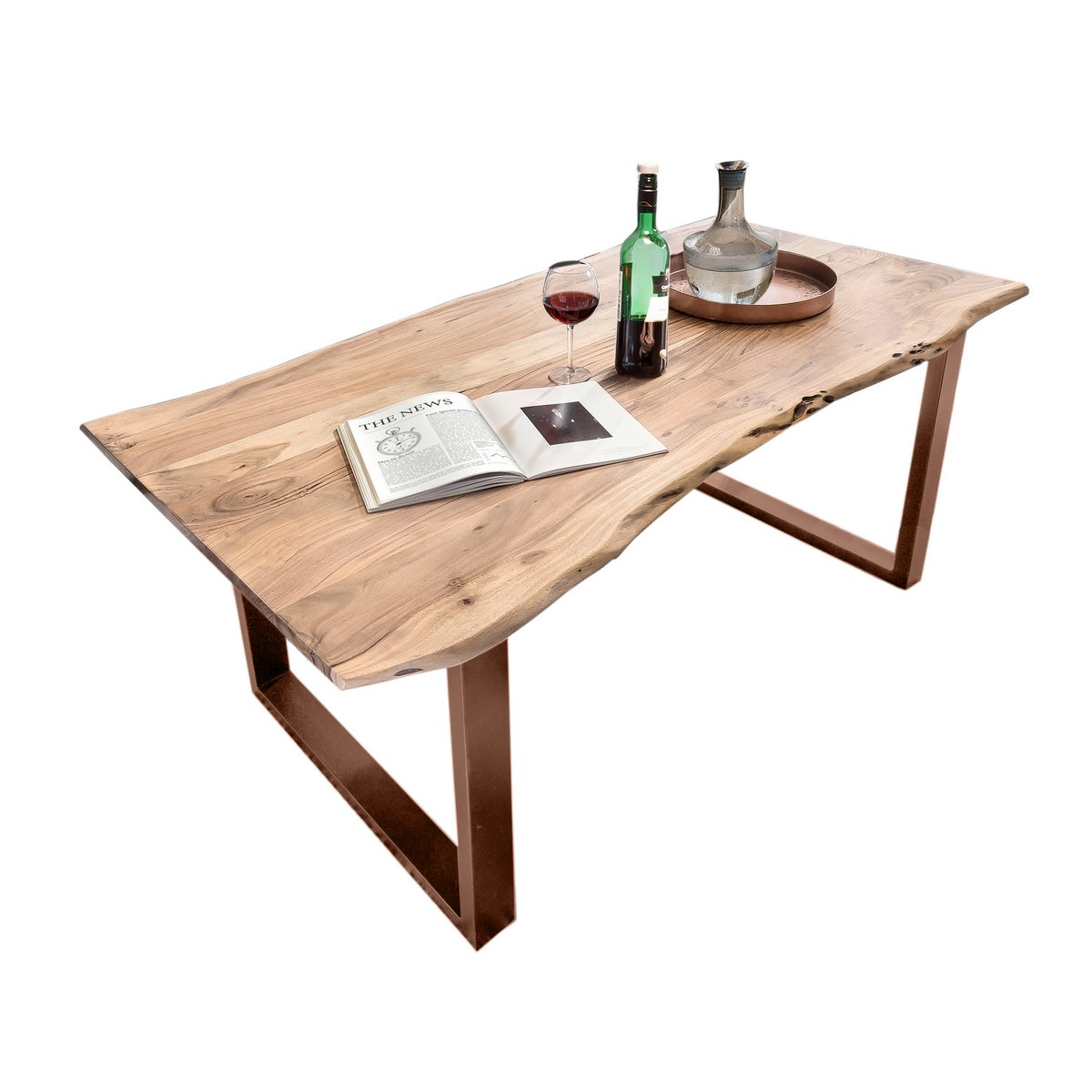 Eettafel van acacia met ijzeren frame in moderne eetkamer