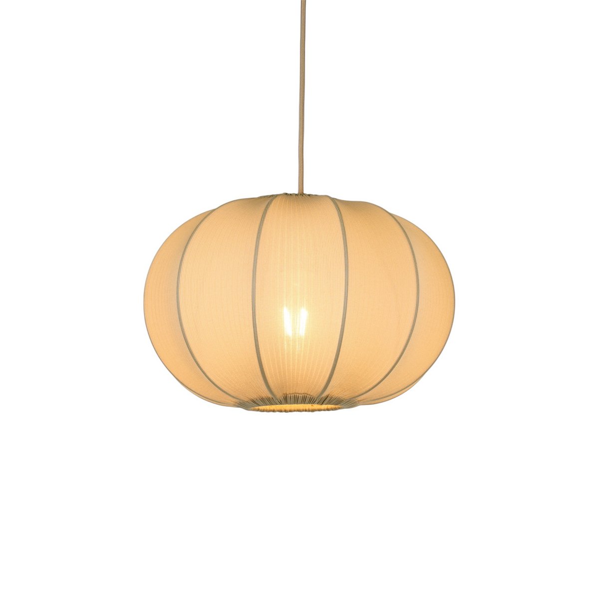 Gouden hanglamp met stoffen kap in moderne woonkamer