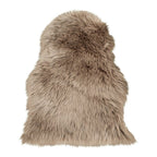 Lichtbruin tapijt van imitatielamsleer in moderne woonkamer