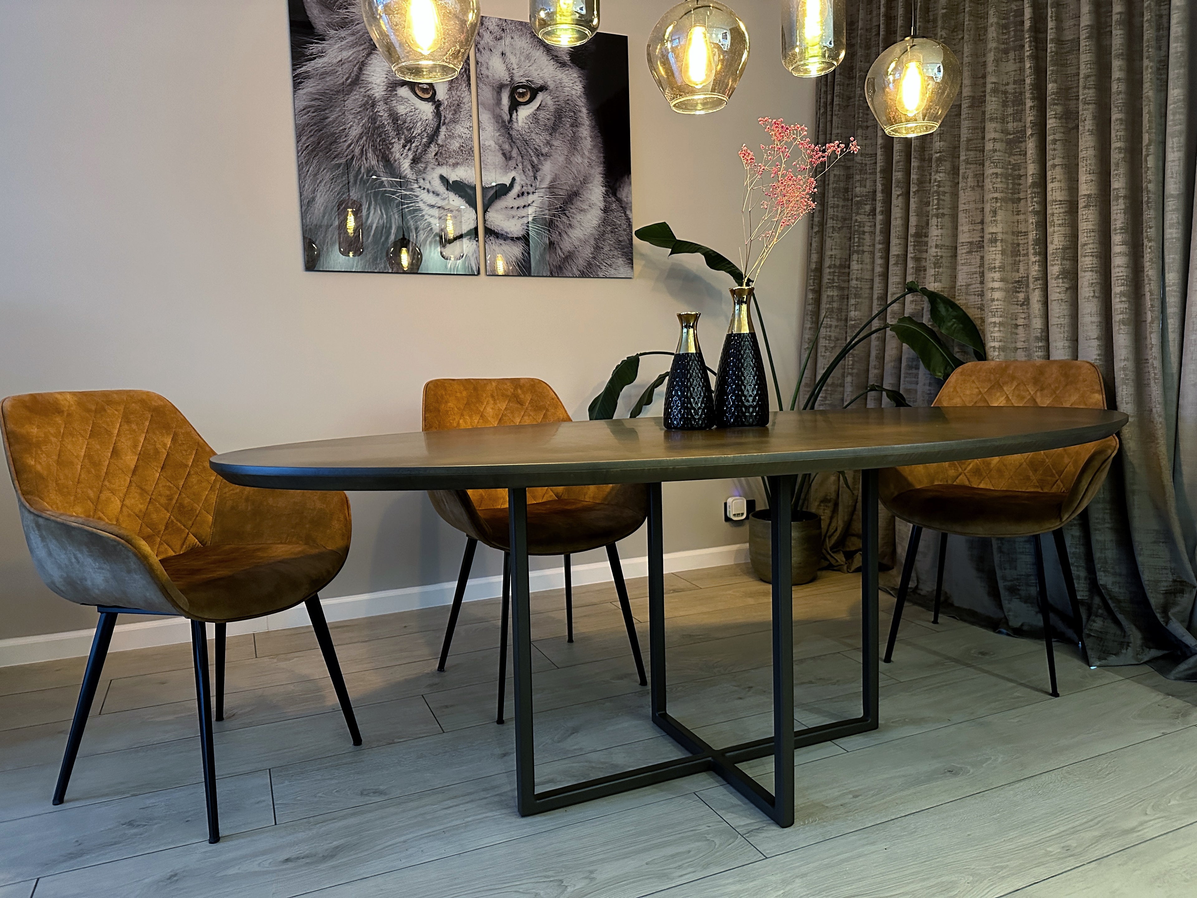 Oval Dining Table Marotta