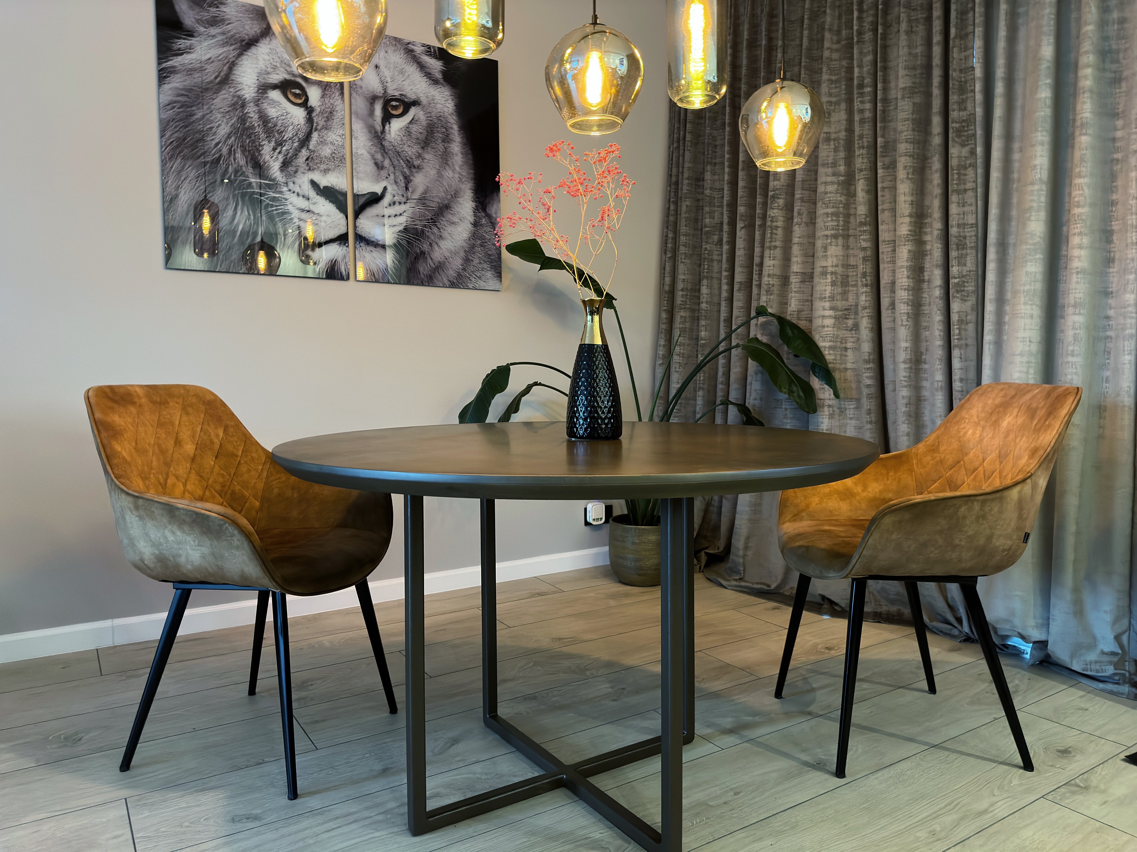 Round dining table Papillon