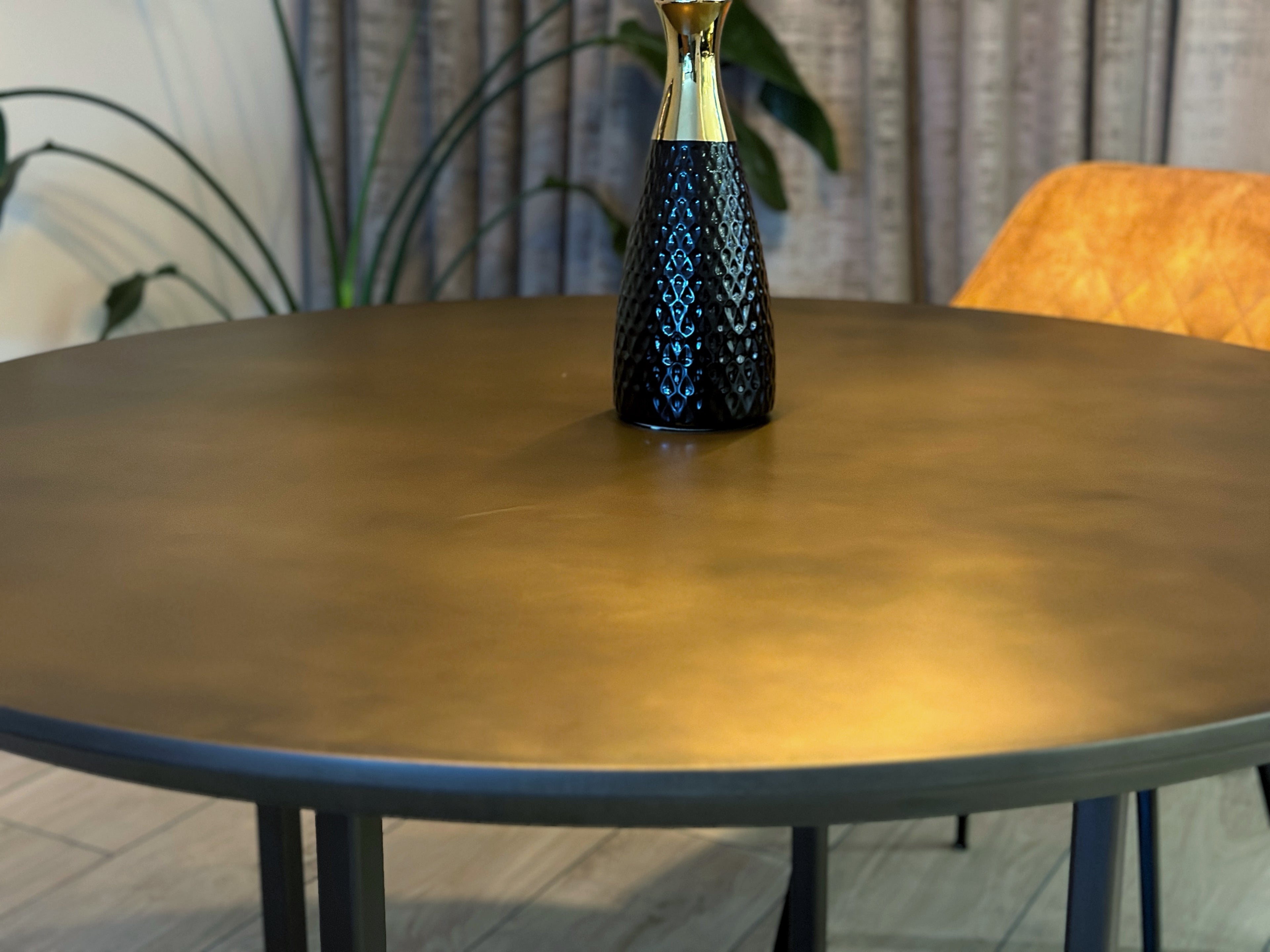 Round dining table Papillon