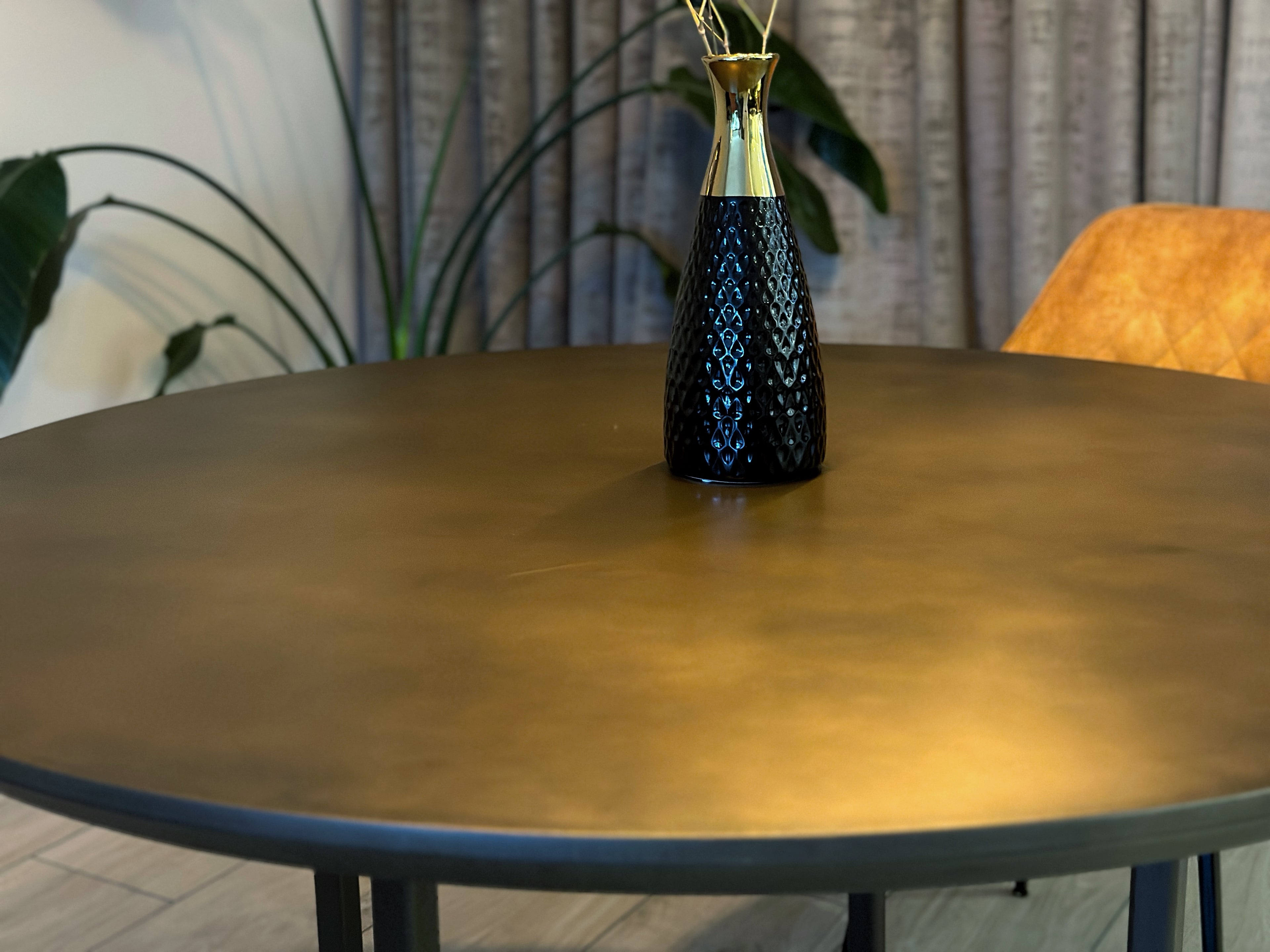 Round dining table Papillon
