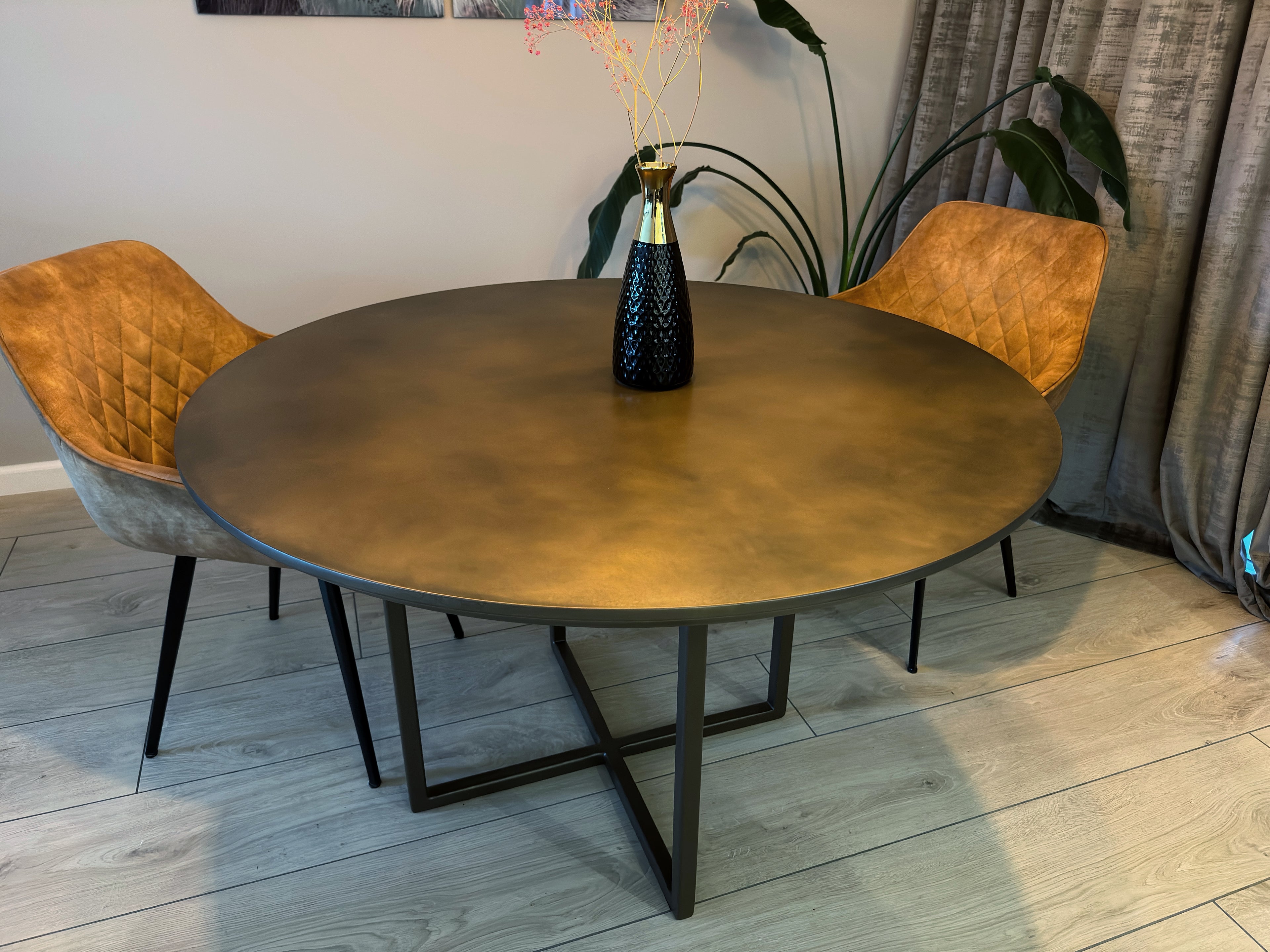 Round dining table Papillon