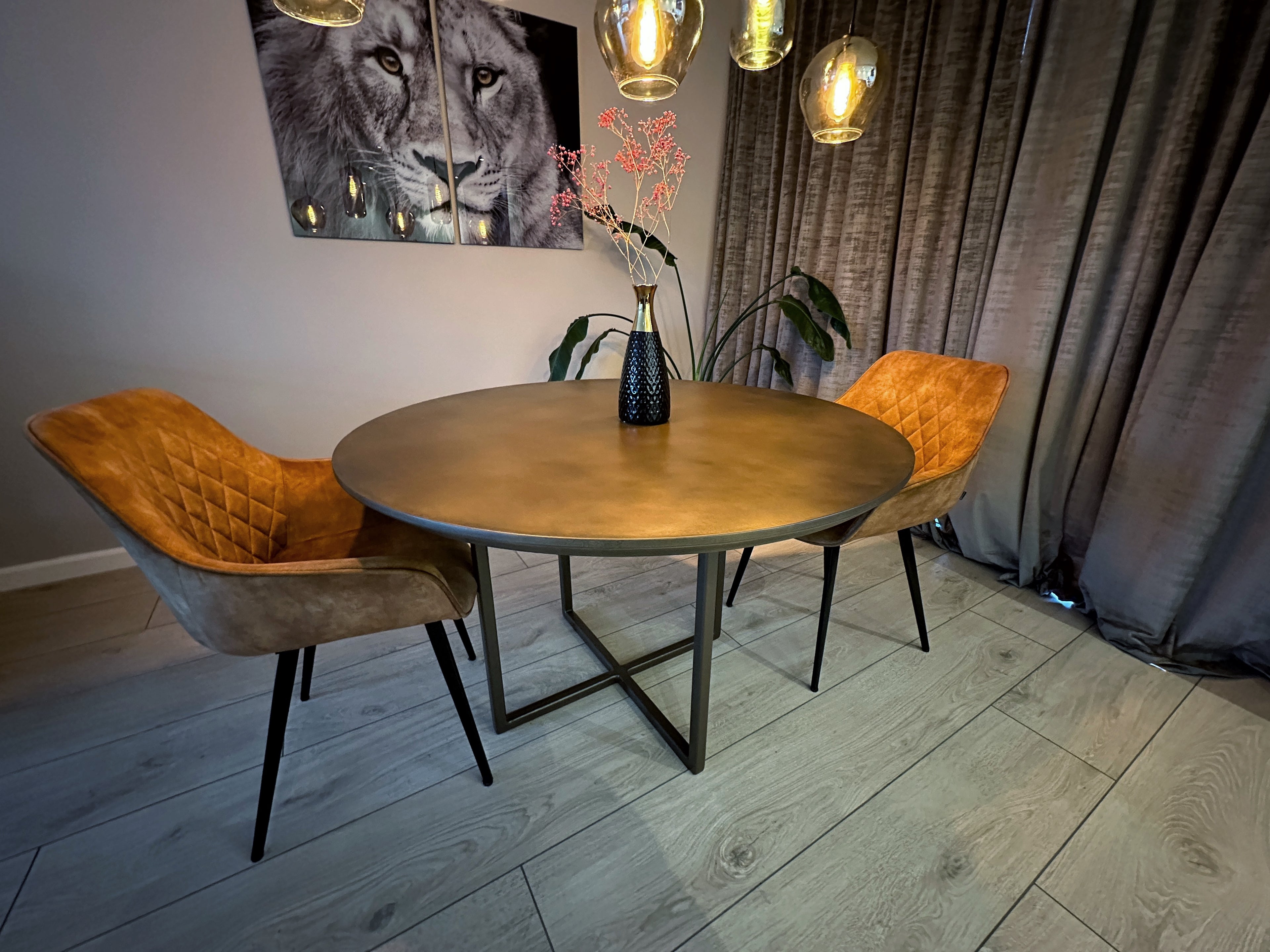 Round dining table Papillon