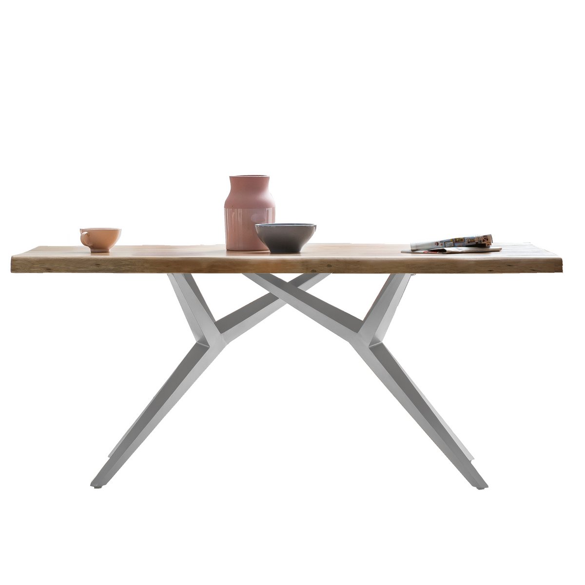 Eettafel van acaciahout met metalen frame in industriële stijl