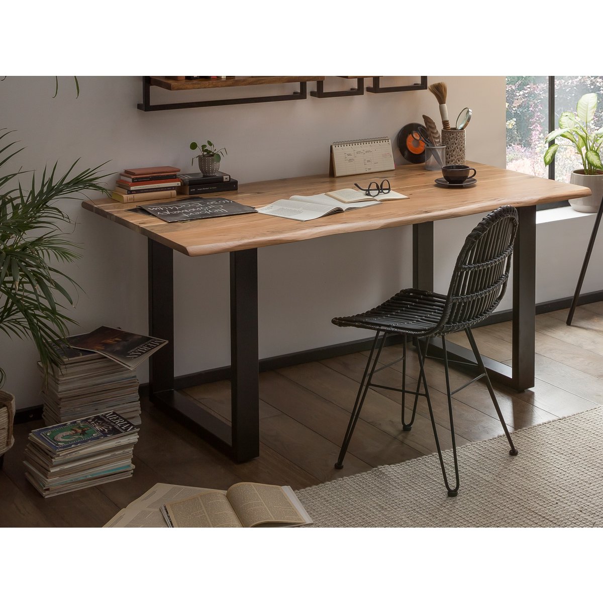 Tafel 120x80 cm met naturel blad en zwart frame