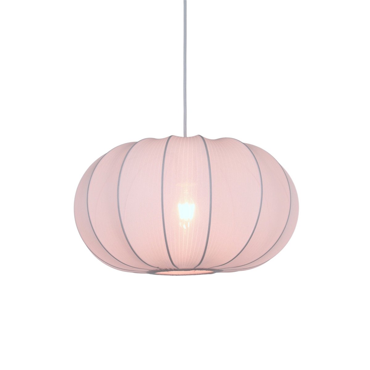 Roze hanglamp van stof in een moderne woonkamer