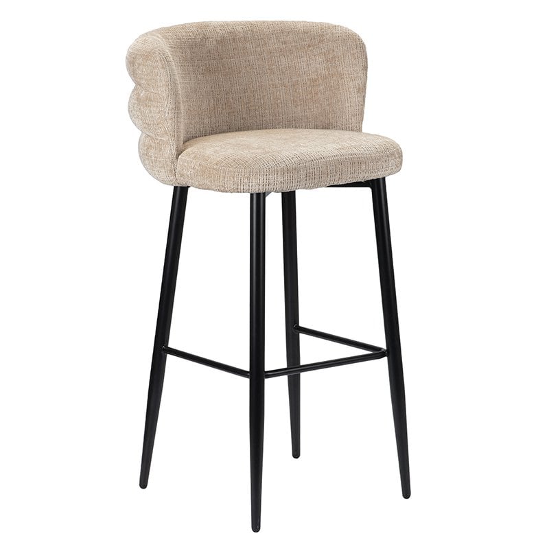 Crèmekleurige barstoel met zachte bekleding in moderne barruimte